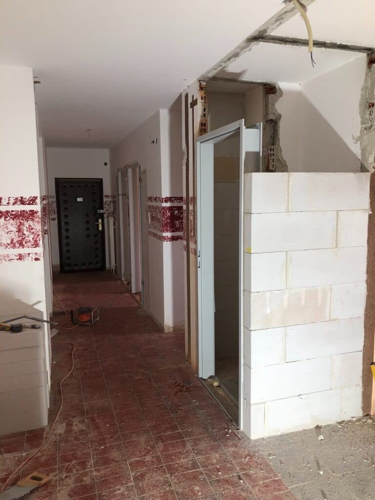 Komplette Wohnungsrenovierung — Bauzustand